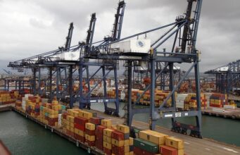 Global trade grows by $300B in first half of 2025
